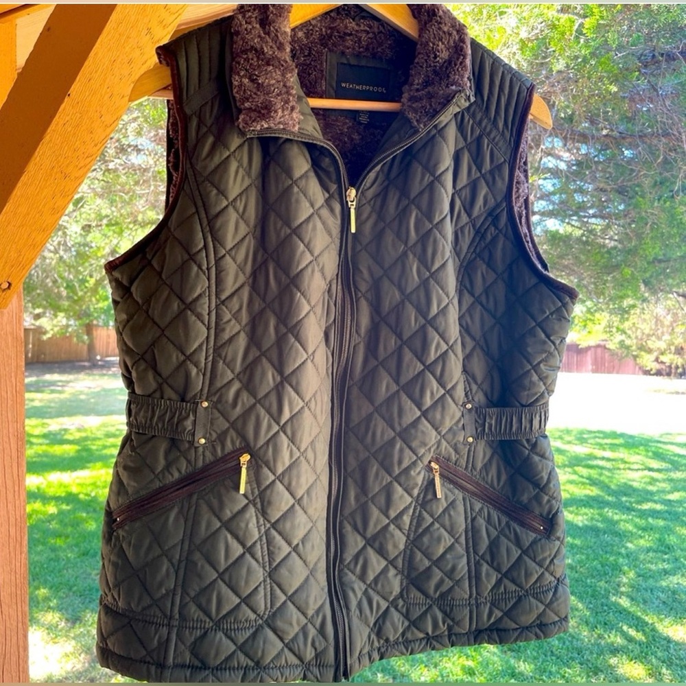 Weatherproof Quilted Vest with Faux Fur Collar - Dark Green sz XL